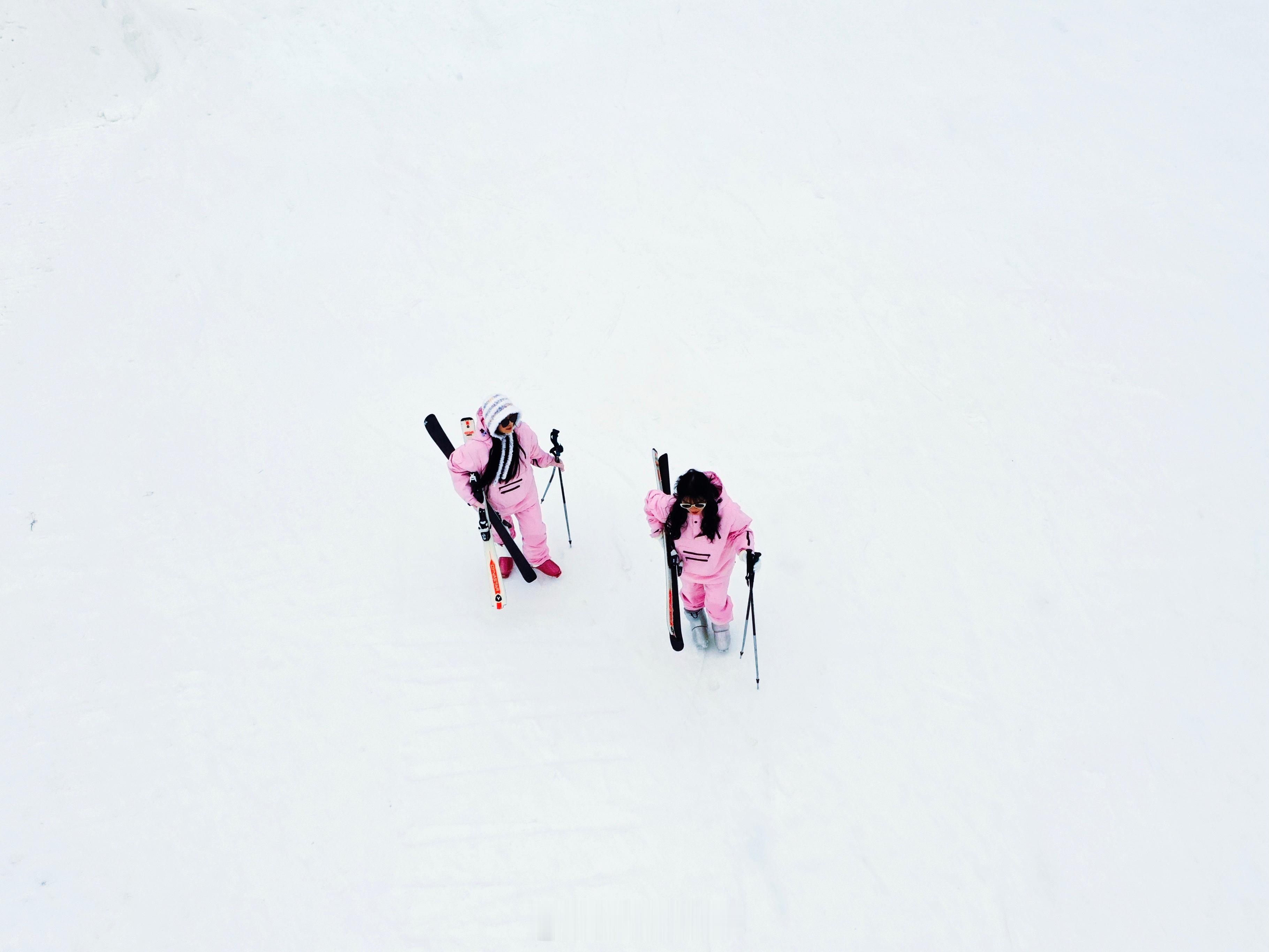 当凛冽寒风席卷大地，许多地方被冰雪严严实实地包裹，贵州却在冬日里展现出一幅独有的