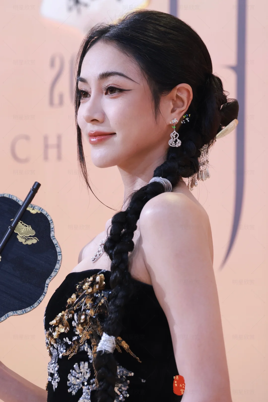麻花辫国风美人谢可寅来了