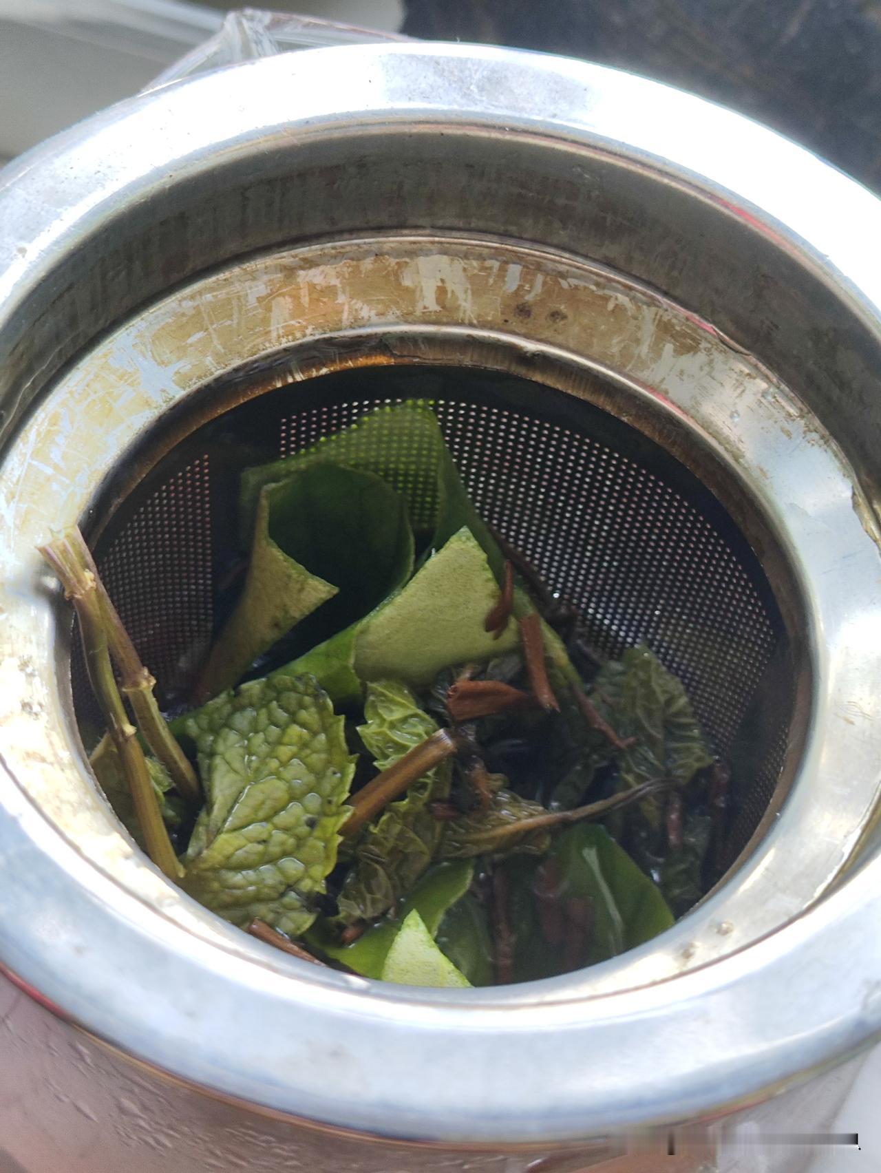 荷叶薄荷红茶
味道不错哦
刮刮油
三伏天太爽了实拍随手拍 生活随拍自拍 生活抓拍