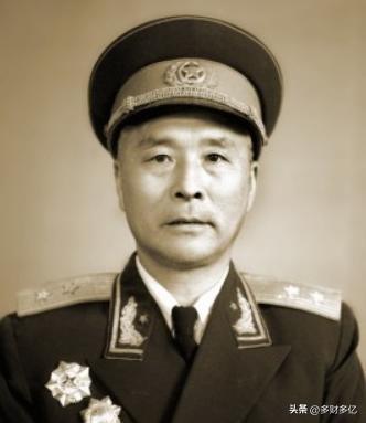 他拟授少将，老战友集体反对！一身伤疤，配得上中将！
 
1955年中央原计划授予