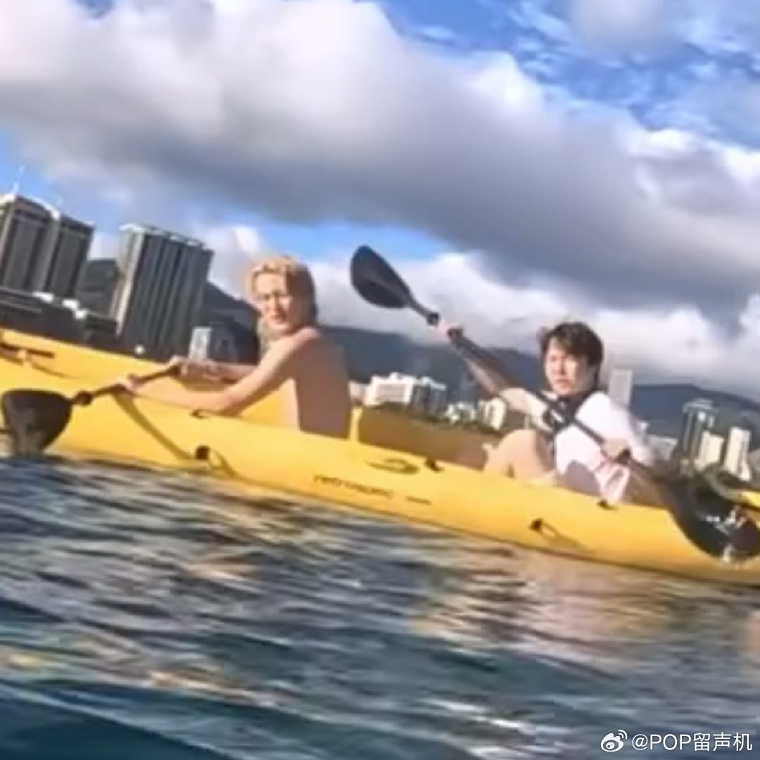 李马克也不穿衣服了 