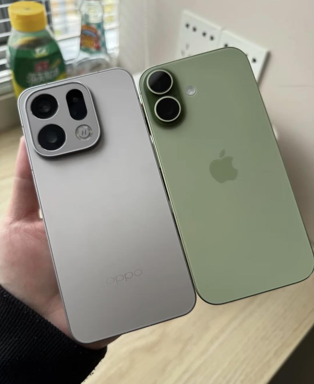 不知道为何很多宁愿
花5000多买iPhone17标准版
却不情愿花5000多买