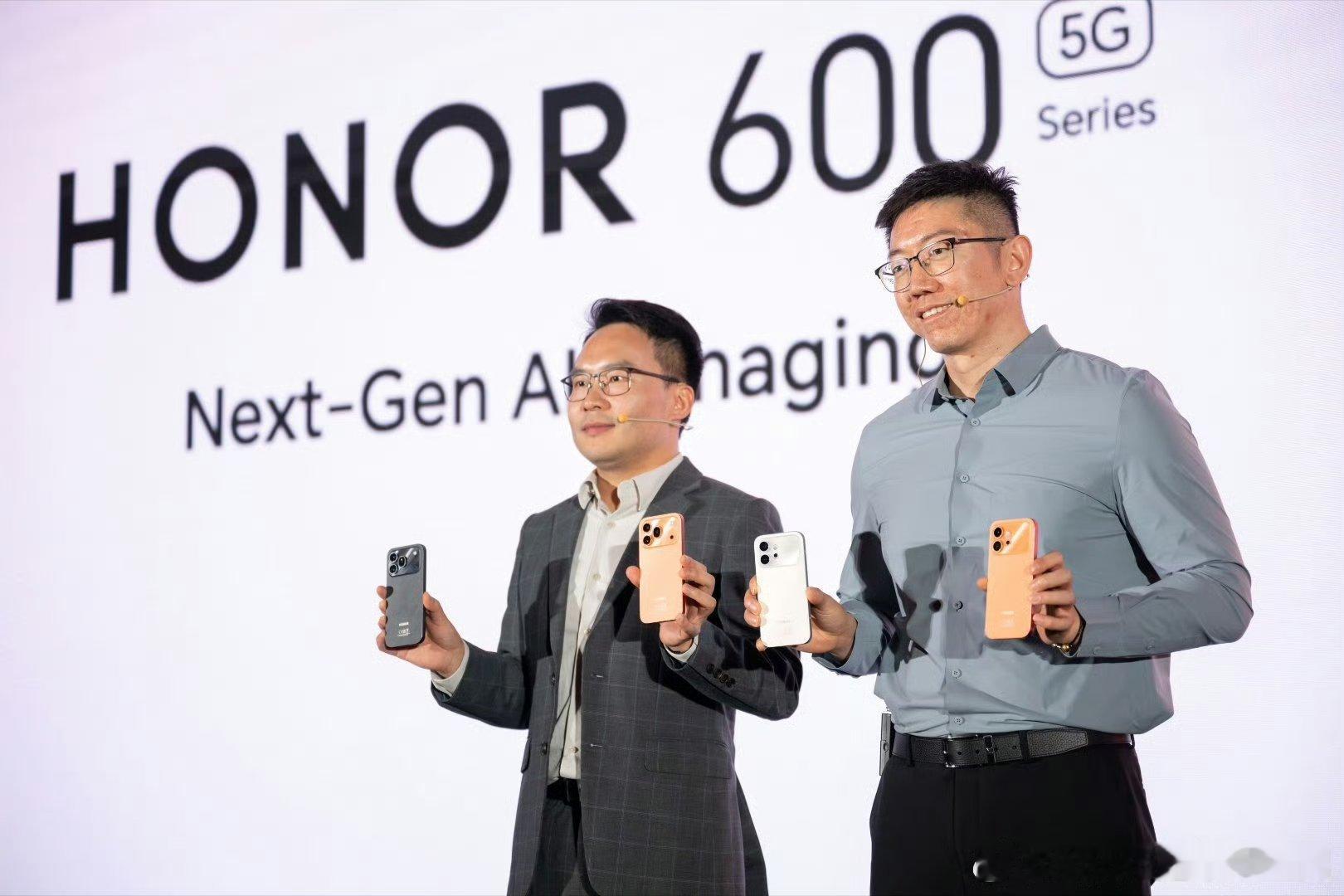 这外观很熟悉，荣耀600率先在大马发布了。国内发布还会远吗？应该还是肖战代言，有