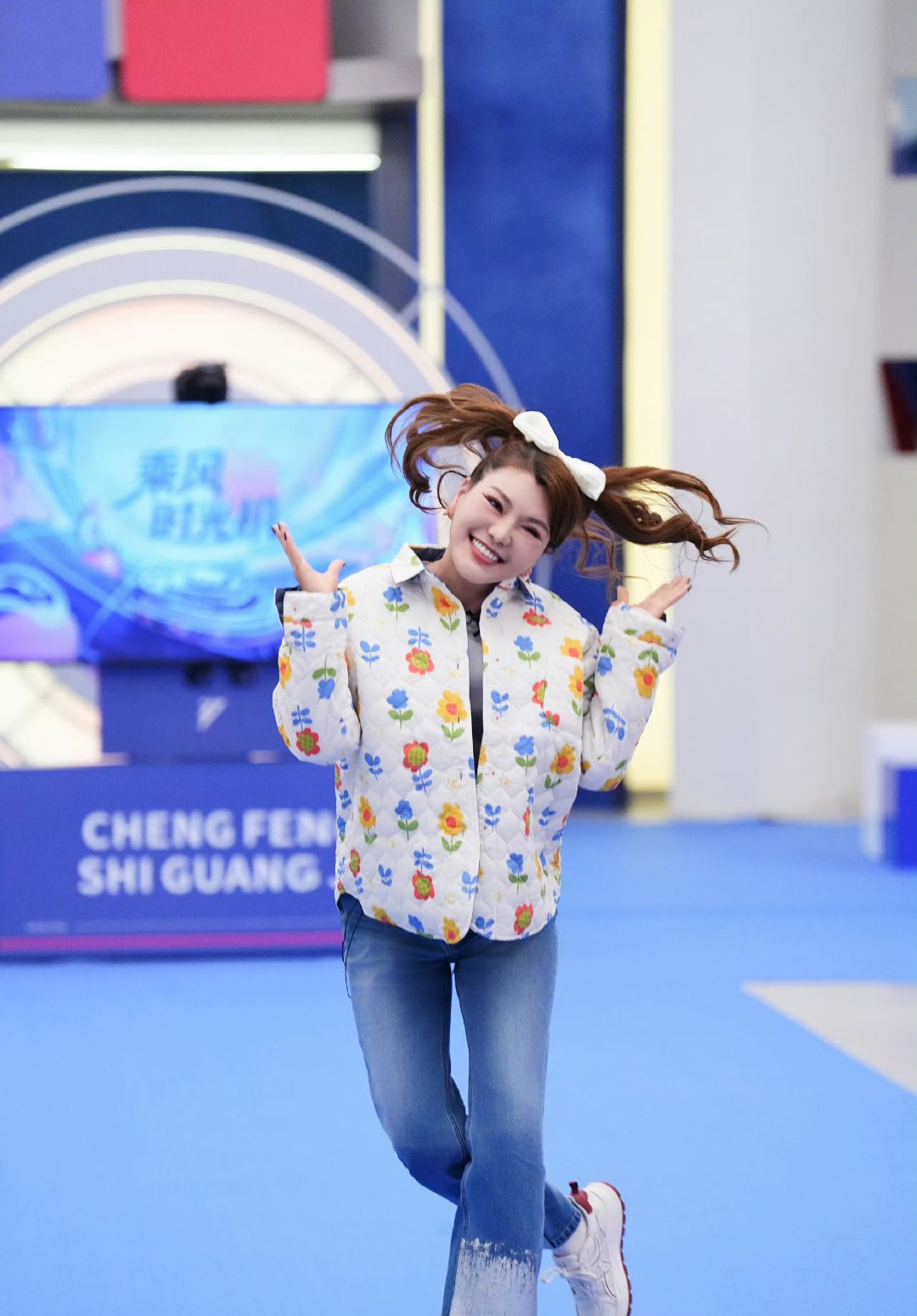 乌兰图雅民族流行歌者乌兰图雅盘核桃解压 别人解压靠听歌散步，乌兰图雅解压靠盘核桃