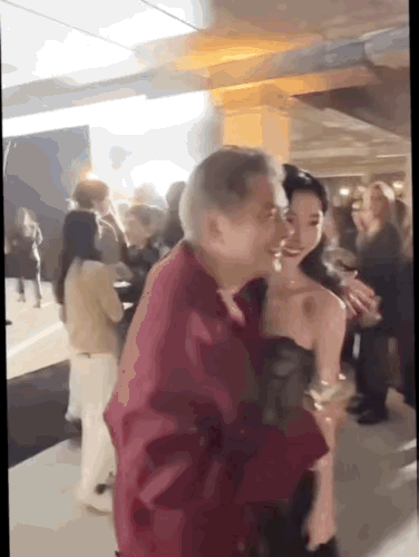 不怪那么多人喜欢她，真人简直就是美若天仙！