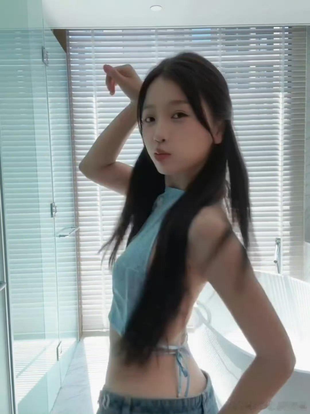 #虞书欣更新TikTok#欣欣子这身材简直绝了啊，没想到这件还是露背装，迷亖谁了