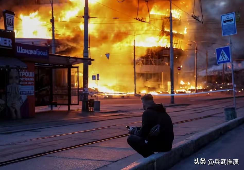 俄乌冲突再次升级。

这场冲突的局势变得越来越紧张，一切都源于此前发生的校园遇袭