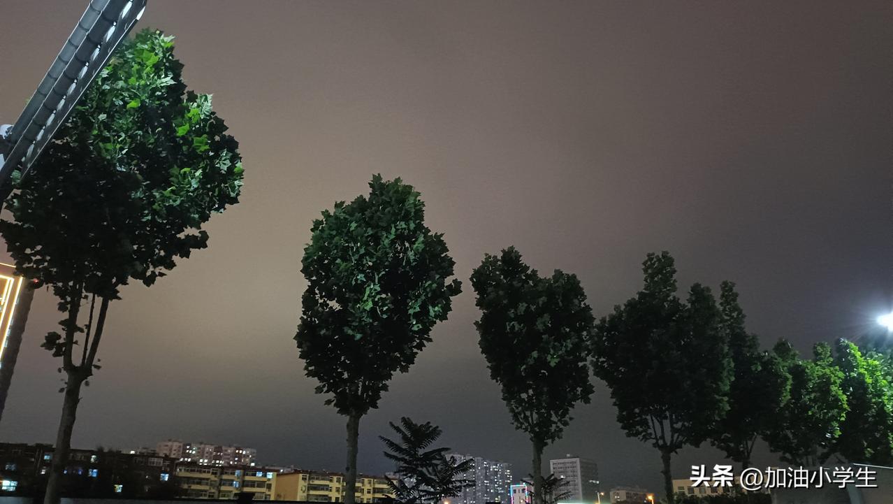 就是这么突然，傍晚沧州凉快了！
因为最近太热，白天我们都不出门，就在空调屋里呆着