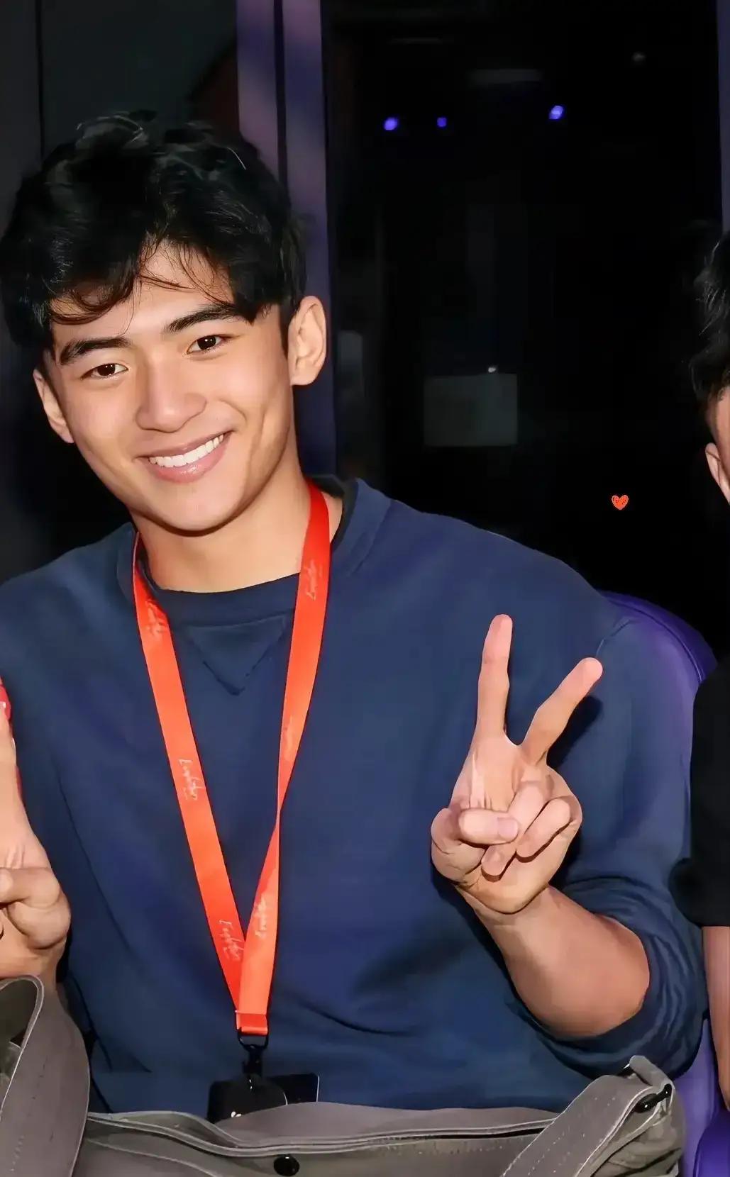 一直都知道张柏芝是圈里公认的大美女
谢霆锋年轻时更是帅得没话说，
可我真的万万没