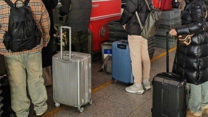 【教育部发布预警：中国公民谨慎规划赴日留学安排】今日，教育部发布留学预警。近段时