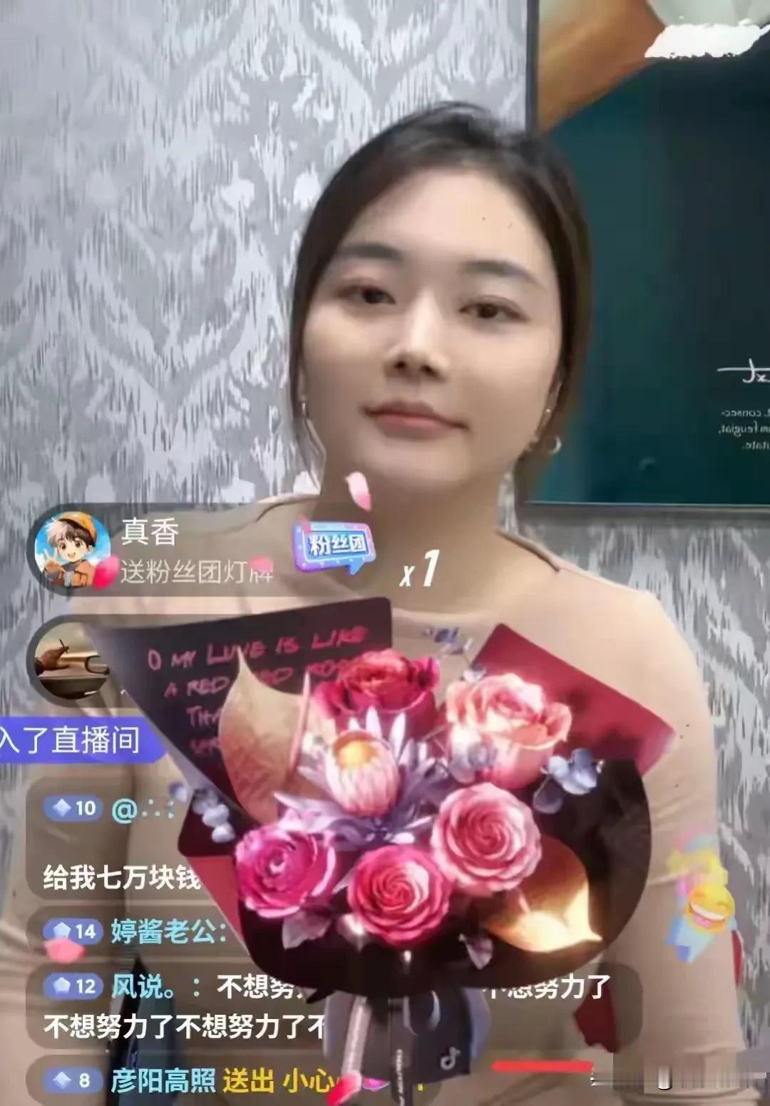 劳斯莱斯女车主直播时说，货车司机挺不容易的，我自己以前也是没钱的，我能体会，所以