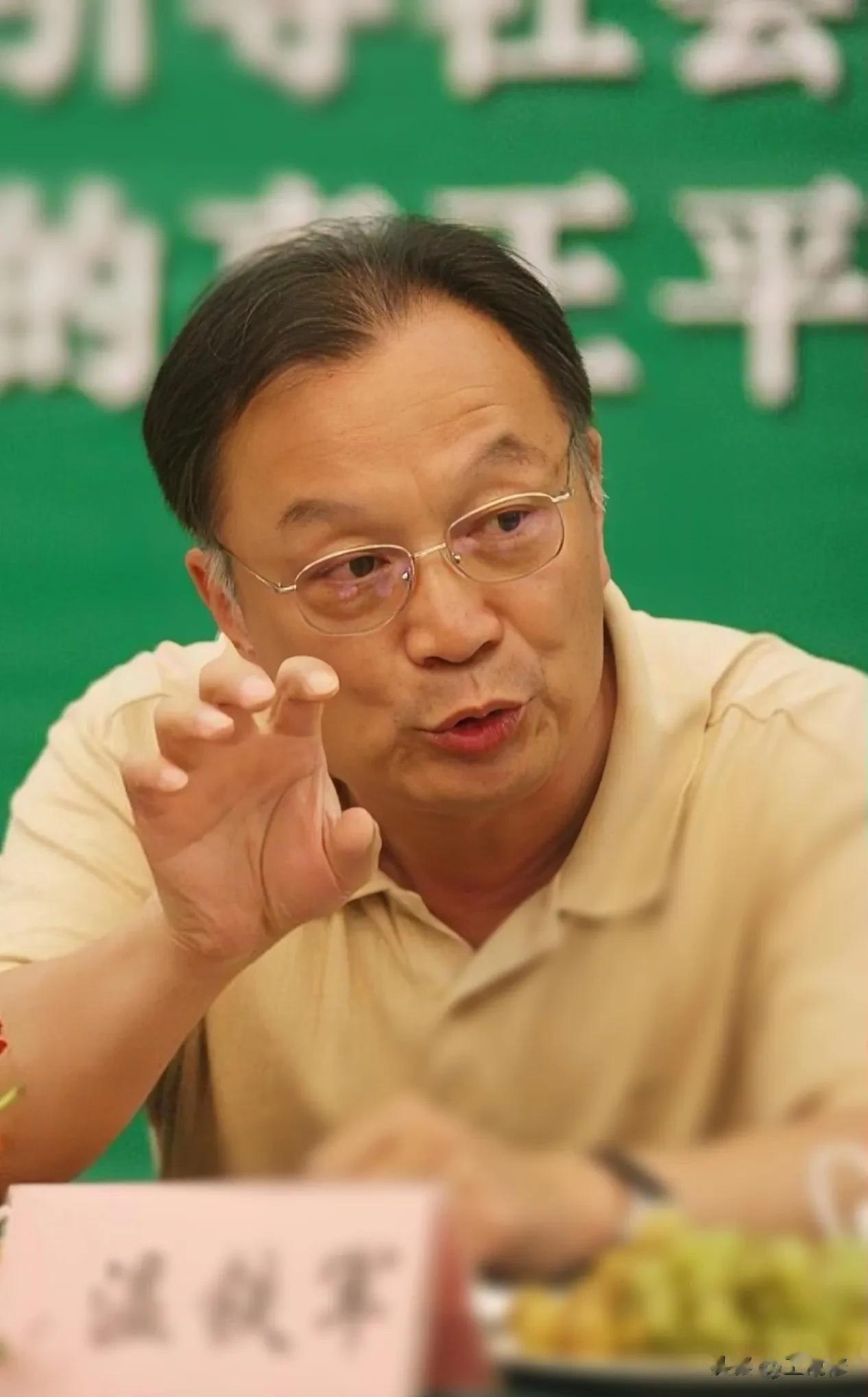 温铁军说:前几年，我去了一趟西班牙，他们那里的人真的太懒了，早上九点出门，中午下