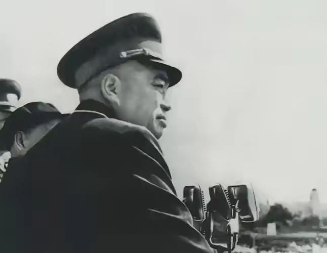 1948年，彭德怀的西北野战军刚拿下宝鸡，谁知，马家军的骑兵像疯了一样扑过来。更