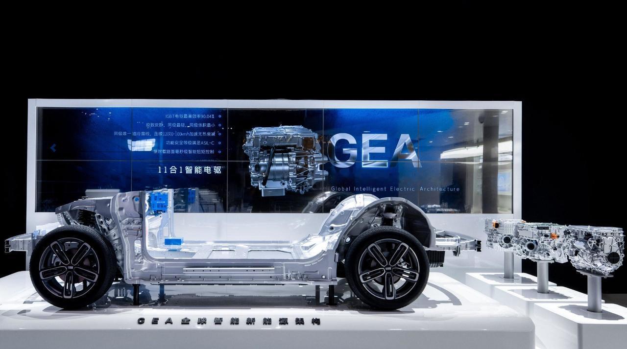 许多被称为GEA Evo的车，并不是真的GEA Evo。
最开始的GEA来自水晶