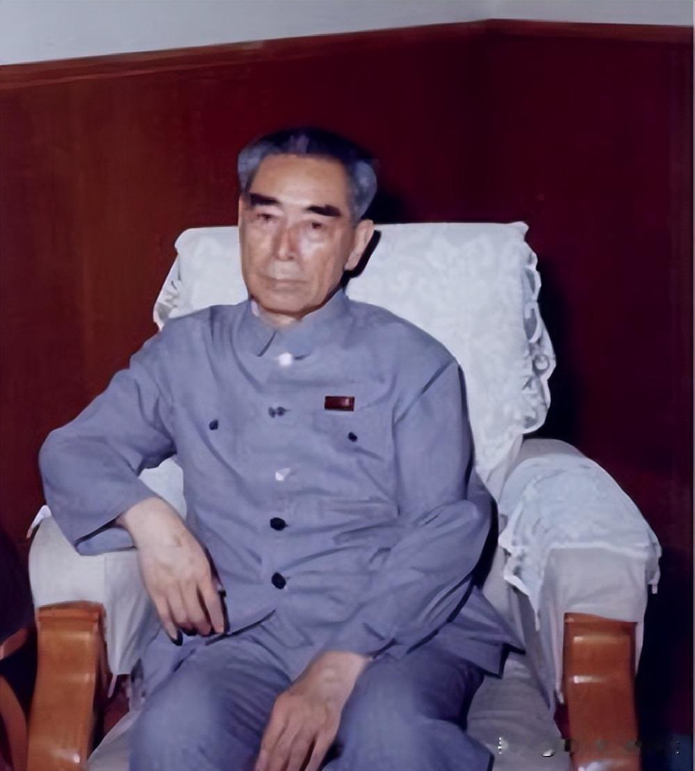 周总理重病期间仍坚持会见外宾，乔冠华因担心耽误道歉，总理安慰：这怎么能怪你呢？