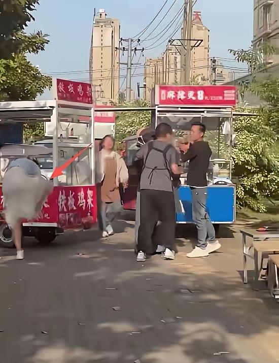内裤套头要成为新成语吗？

市井吵架的底线到底在哪？看过太多街头纠纷，无非是推搡