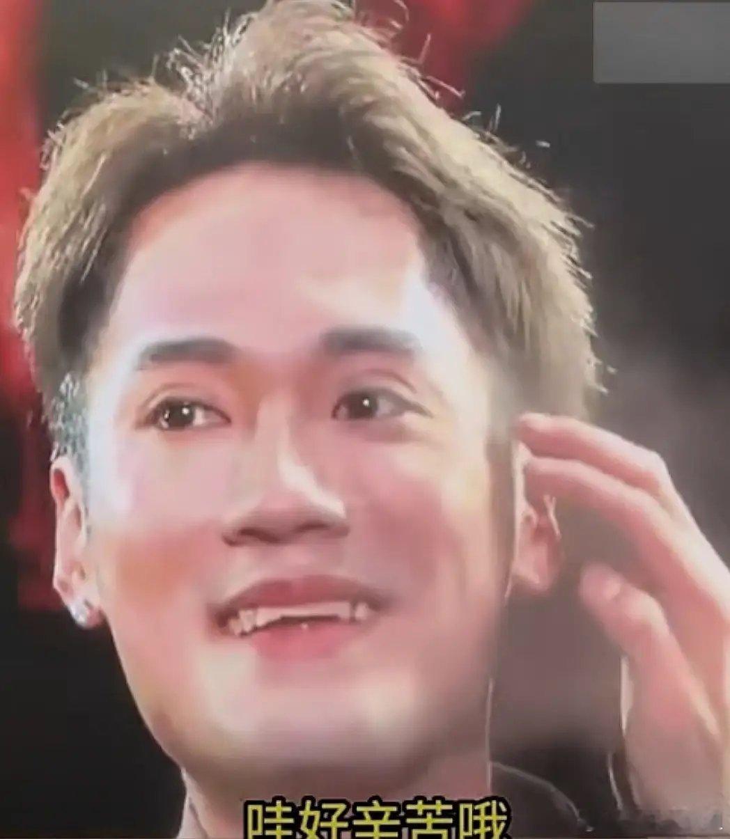 #薛之谦 你的汗好酸哦#5月1号，薛之谦突然引发热议！只因为他在演唱会上，舔了一
