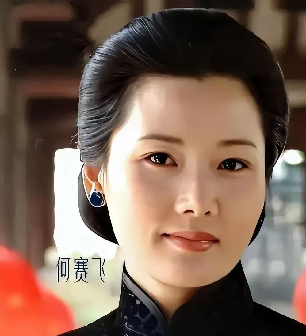 演员何赛飞说：“我从小和爸爸相依为命，但他在五十出头的时候去世了，我就觉得自己是