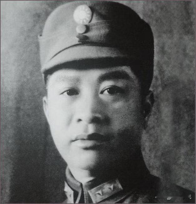 1952年志愿军师长在医院遇到女军医，听了她一句话当场愣住：那是他副师长苦等八年