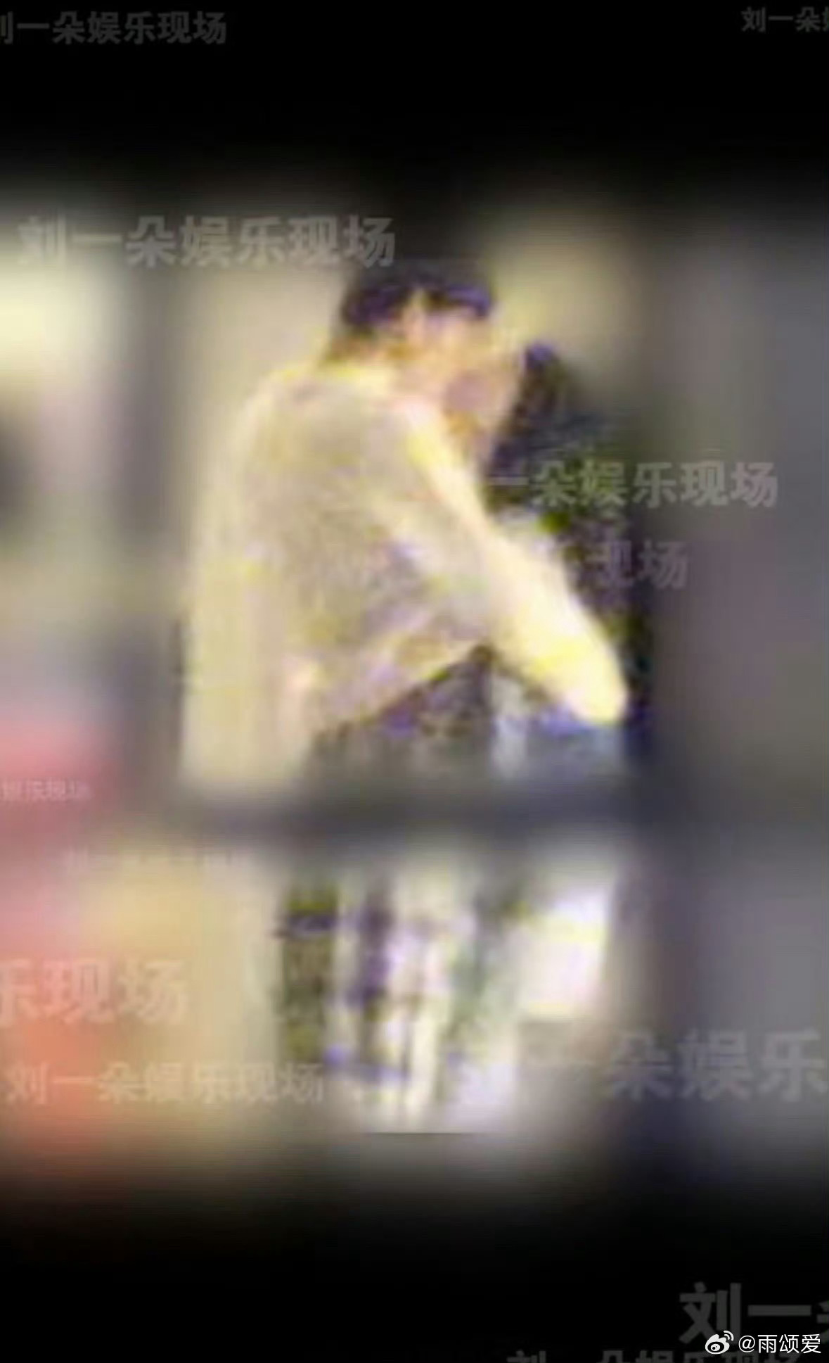 曝周也恋情视频也太实锤了吧，看上去很幸福的样子，美女就这样爱情事业两手抓
