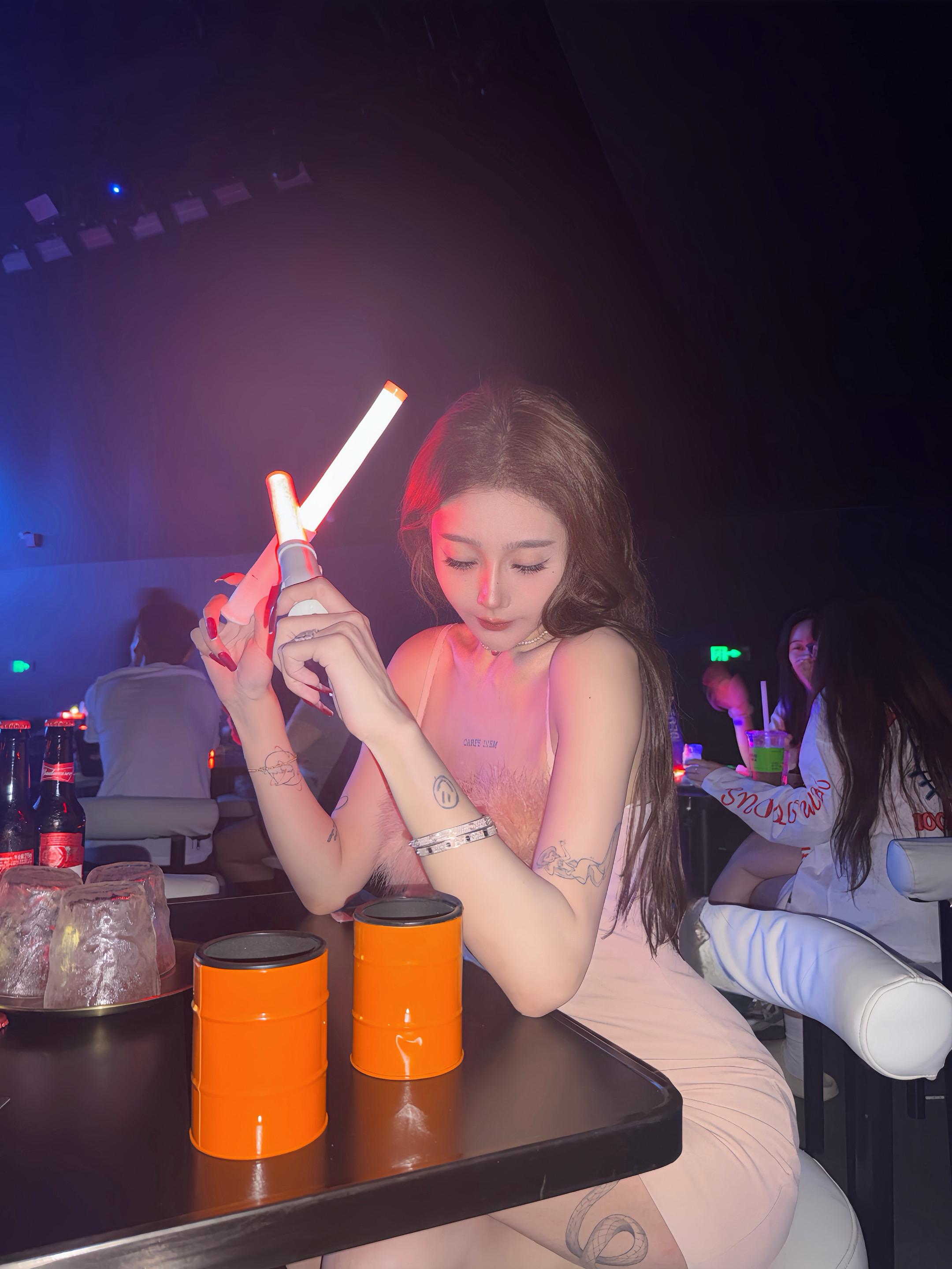 他是你的crush啊  我以为他只是我的小狗呢