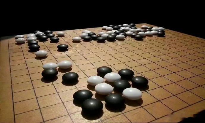 非常现实的一段话：“不要为养老焦虑，常人活不到90岁，顶多80岁。人老没欲望，大