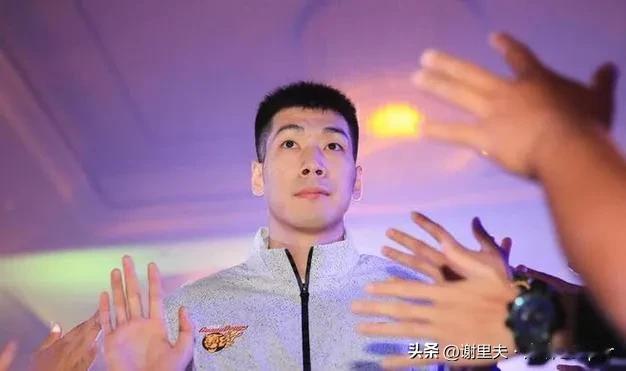 广东男篮集训，主教练杜大帅不在，这啥情况！周鹏在深圳都球员兼教练，任俊飞会不会也