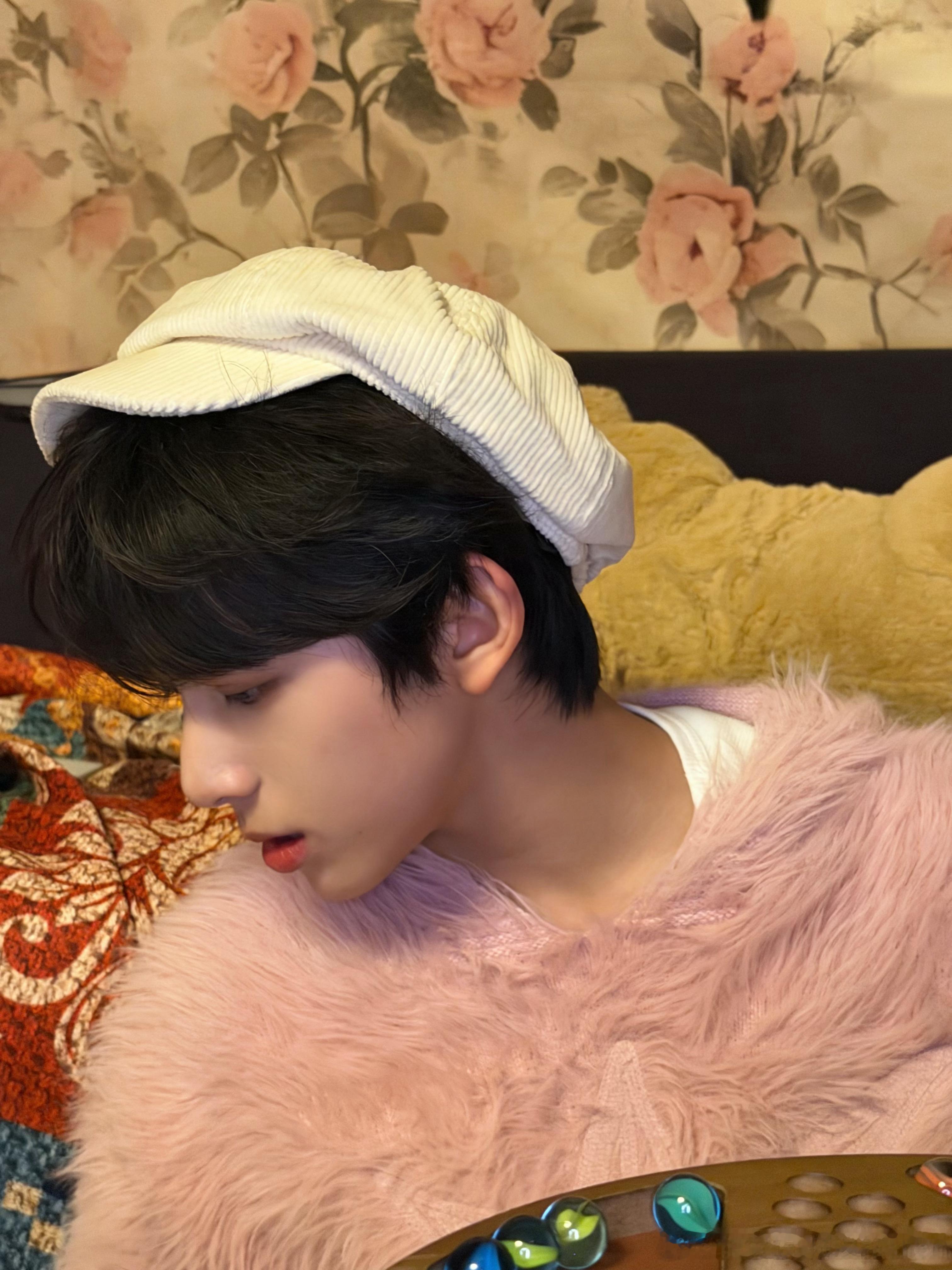 这个鼻子和下颚线 我先蹭上去了。 