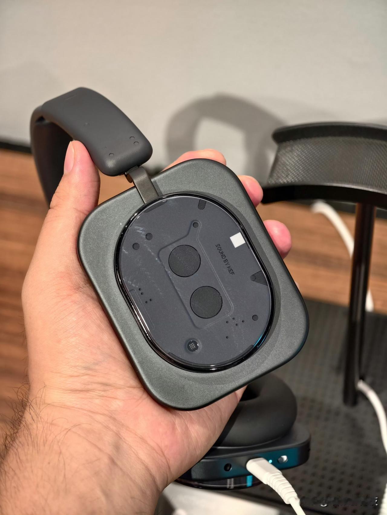 这头戴耳机还有市场吗？为颜值买单？

Nothing Headphone (
