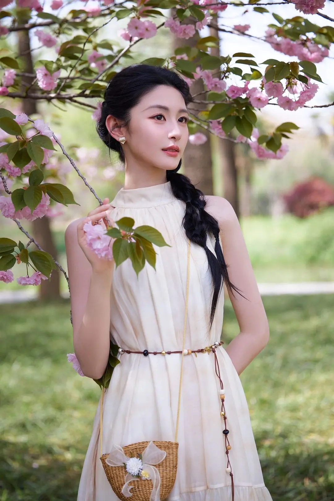 赵晴漂亮，越来越像女明星了。 