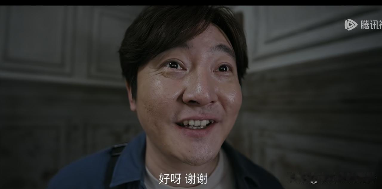 由郭京飞和任素汐主演荒诞现实悬疑喜剧《迷墙》，一口气连看4集，看点如下：

1、