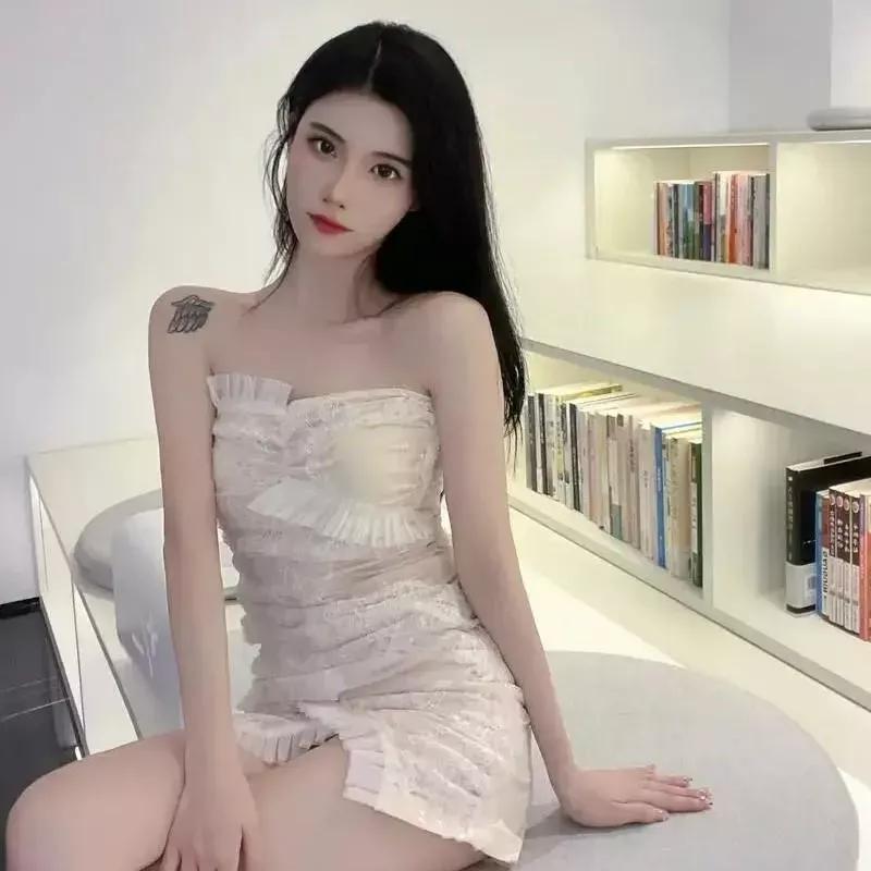 静坐书香中，轻抚琴音间。几净茶香书韵味 陶醉书香意境 品茗净心 心静茶香 竹间清