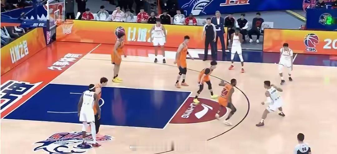 cba 本土赛季最高！贺希宁空砍43分 王哲林高效6中5上海终结深圳五连胜上海男