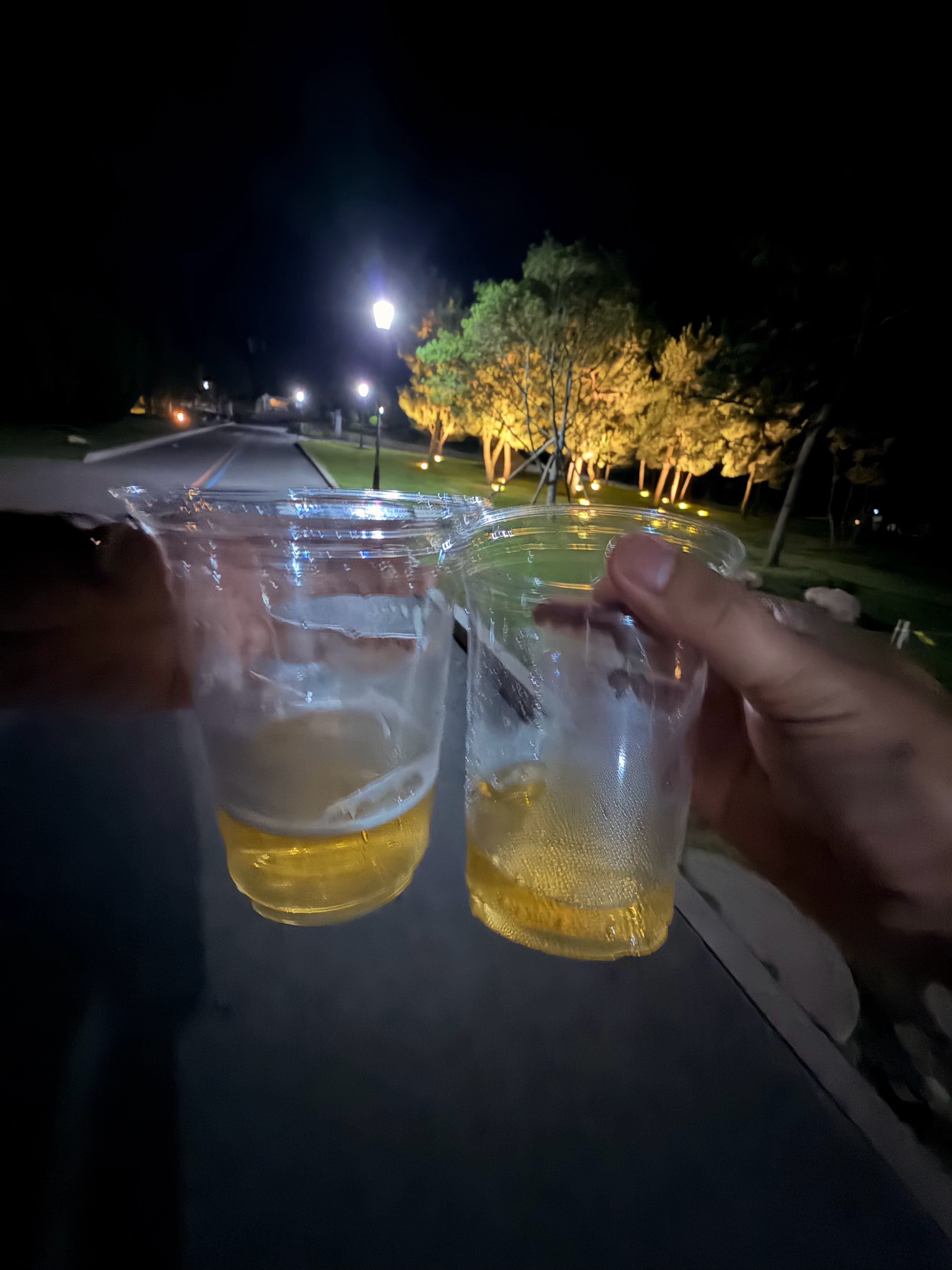 吃完饭喝完酒了，发现长夜才刚刚开始，这可咋整啊 