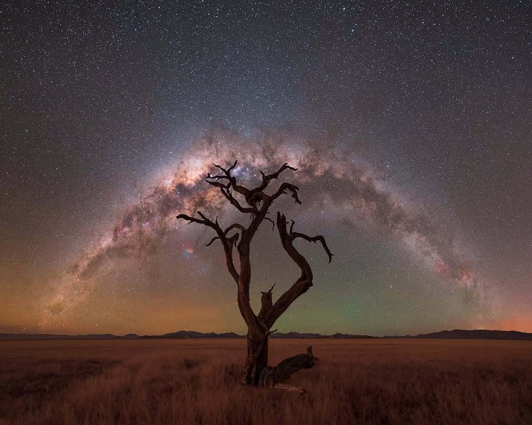 星海为笺，永不熄灭的萤火。Photo By Benjamin Barakat ​