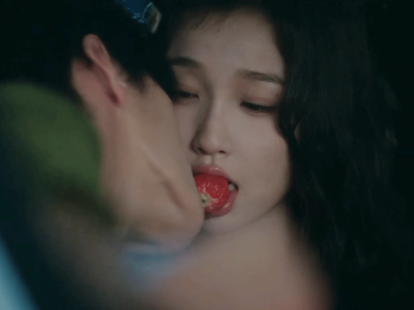 《双轨》虞书欣×何与的草莓吻🙈 