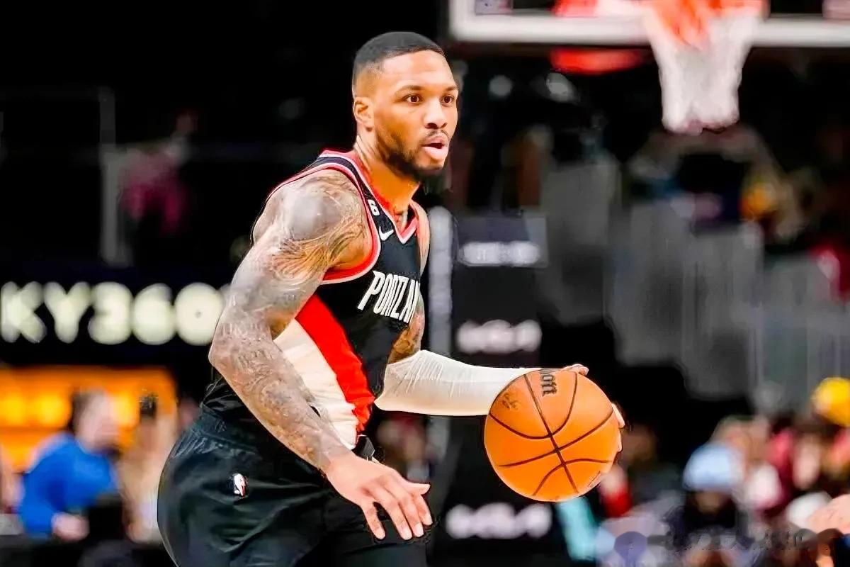 北京时间7月7日NBA开拓者随队记者透露:利拉德一年前与球队续约的4年1.76亿