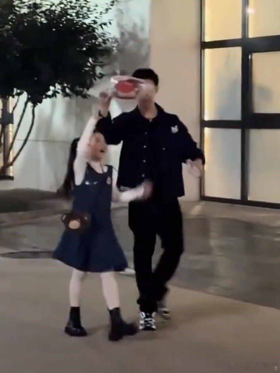 小酒窝探班张维伊小酒窝张维伊互动小酒窝张维伊互动，挺好的，[无聊][无聊] ​​