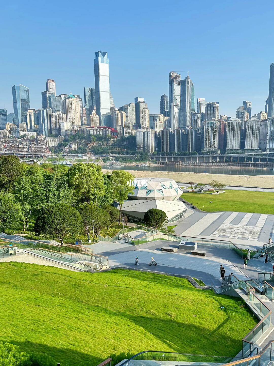 美到失语❗️重庆也有这么国际化的海滨公园