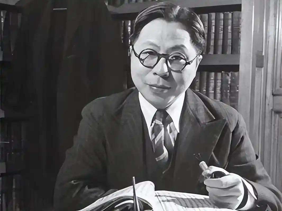 吴国桢这条命，是一口苦鱼救下的。

1952年，时任省主席的吴国桢受邀参加蒋介石
