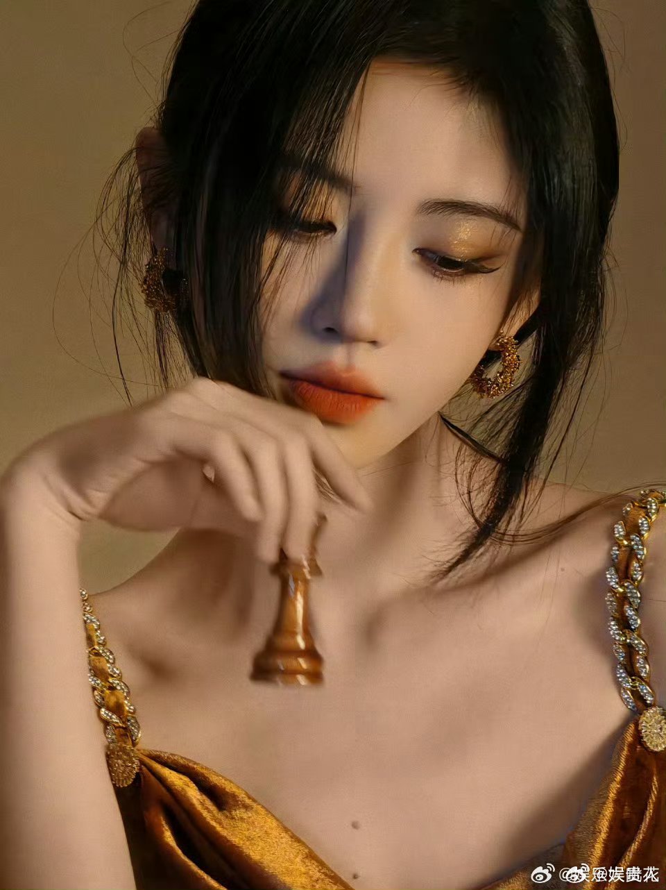 鞠婧祎金色眼影鞠婧祎万花世界新视角 这个造型谁做的，出来挨夸 