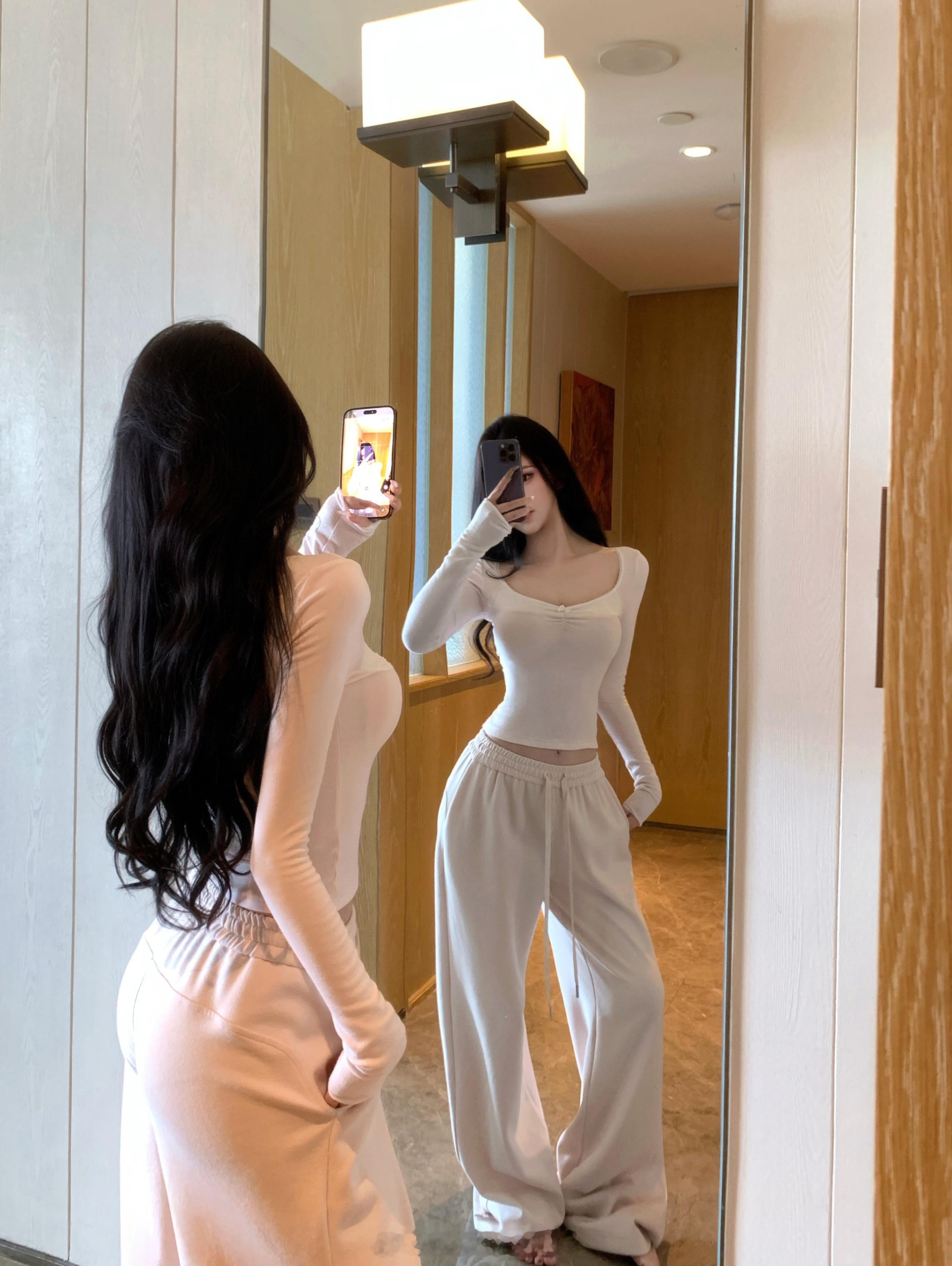 嘿嘿诡秘们 好穿套装来啦！🙌🏻😼这次依旧是做了粉蓝两个色 长裤也是同色系还