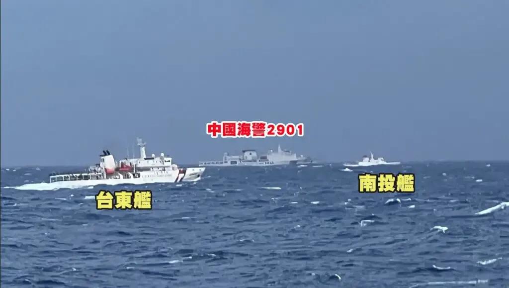 好图共分享。两岸各方面实力现在是什么样的差距？这就是！12000吨碾压1700吨