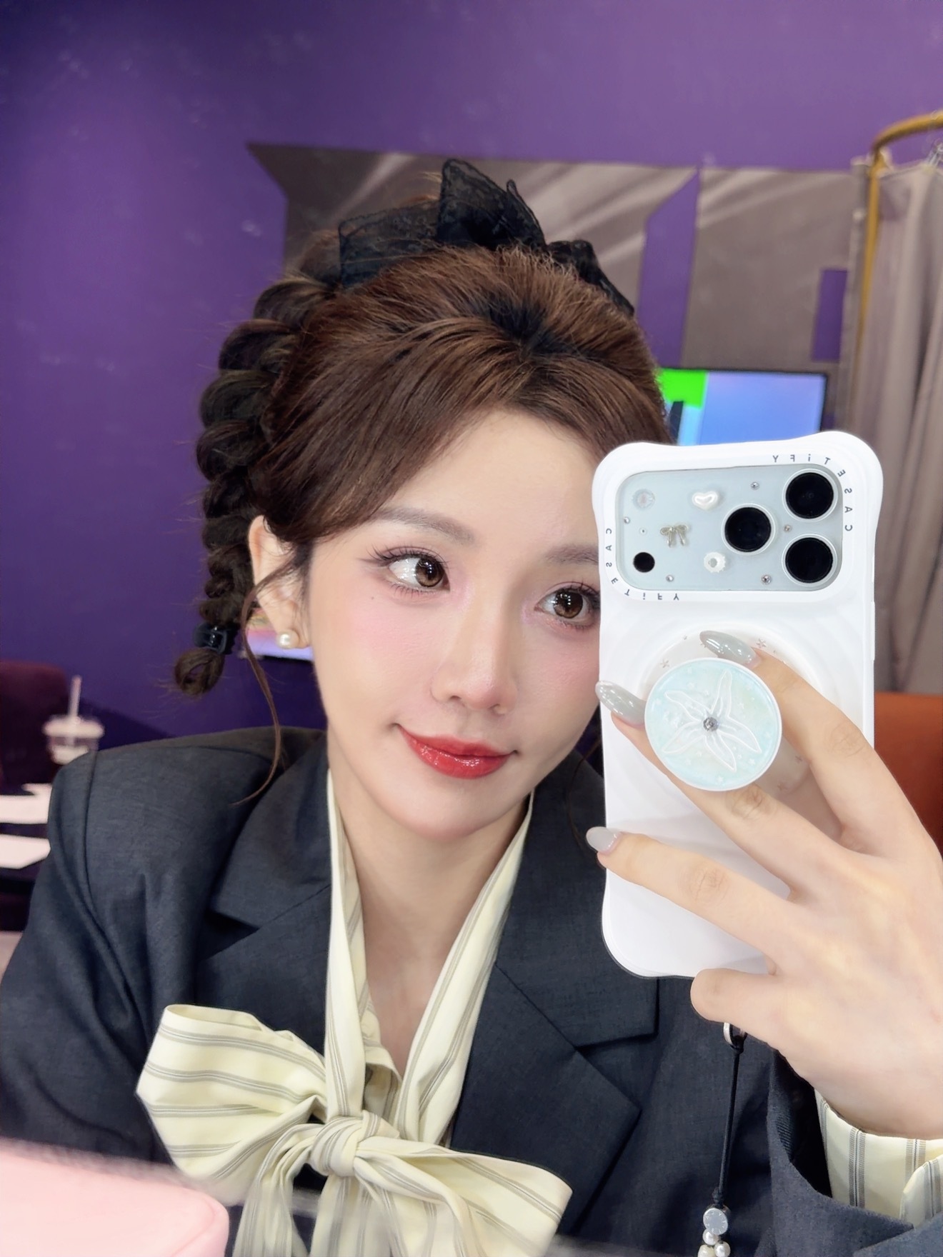 小鹿发布自拍并配文：跑赢了台风，还有我真的好爱姜思达
