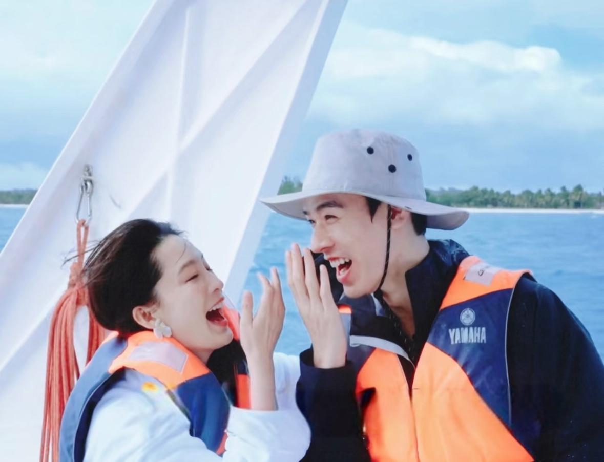 《花少7》里龚俊和李沁的互动模式，

最近引起了不少观众的注意。

龚俊在旅途中