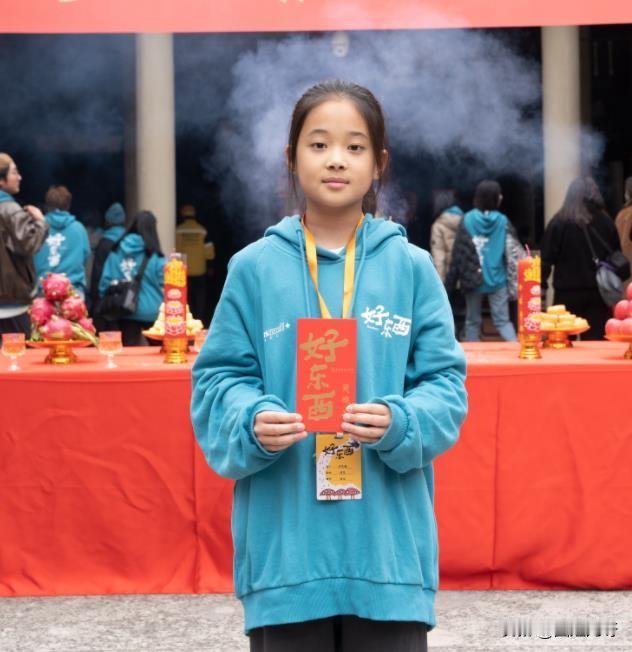 女承母业？梅婷10岁女儿参演电影《好东西》，浓眉大眼小麦色皮肤，完美遗传到了妈妈