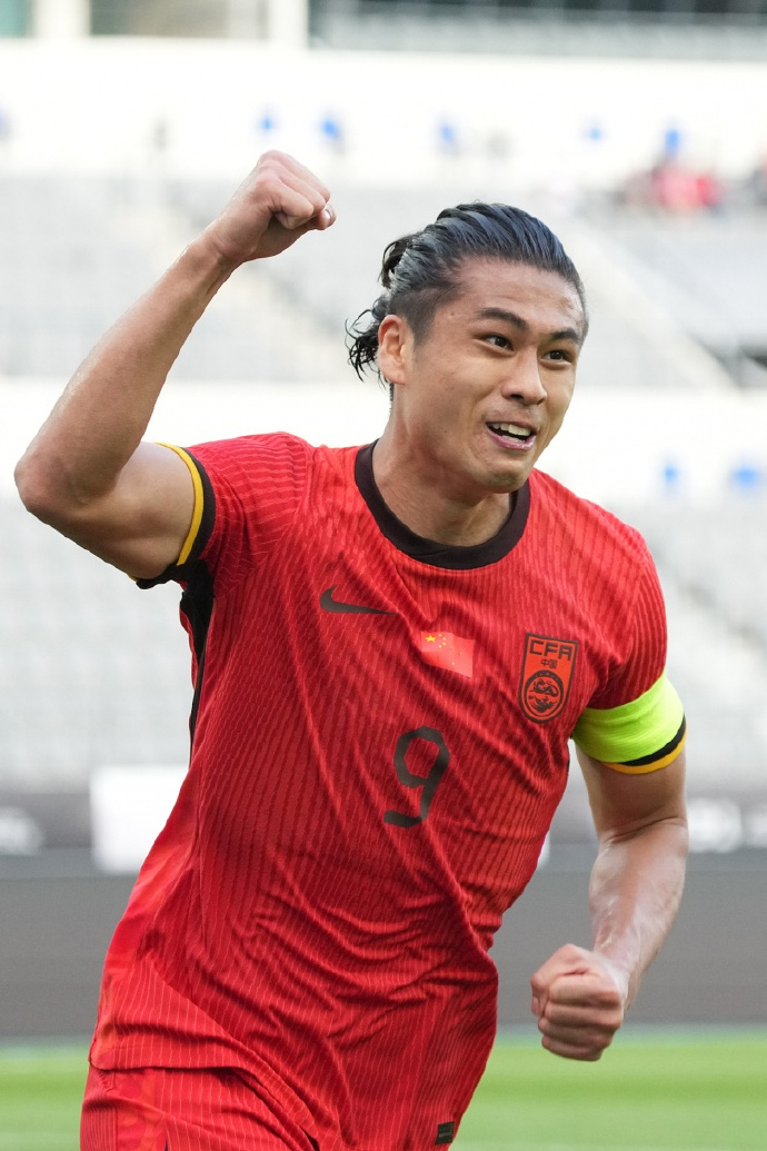 张玉宁或任国足第一队长 据北青肖赧报道，国足明日对阵库拉索张玉宁很可能任国足场上