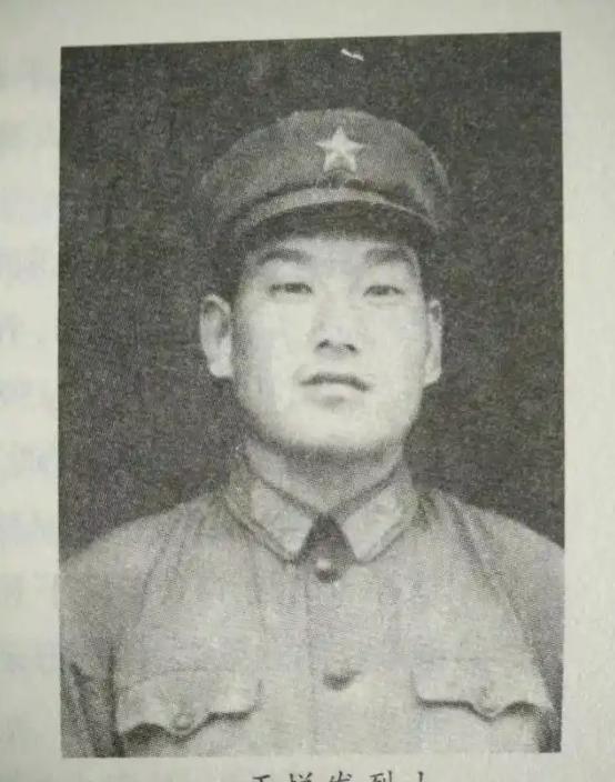 2013年，原工兵一团政治处的宣传干事韩维民，去麻栗坡烈士陵园给战友王悦发扫墓，