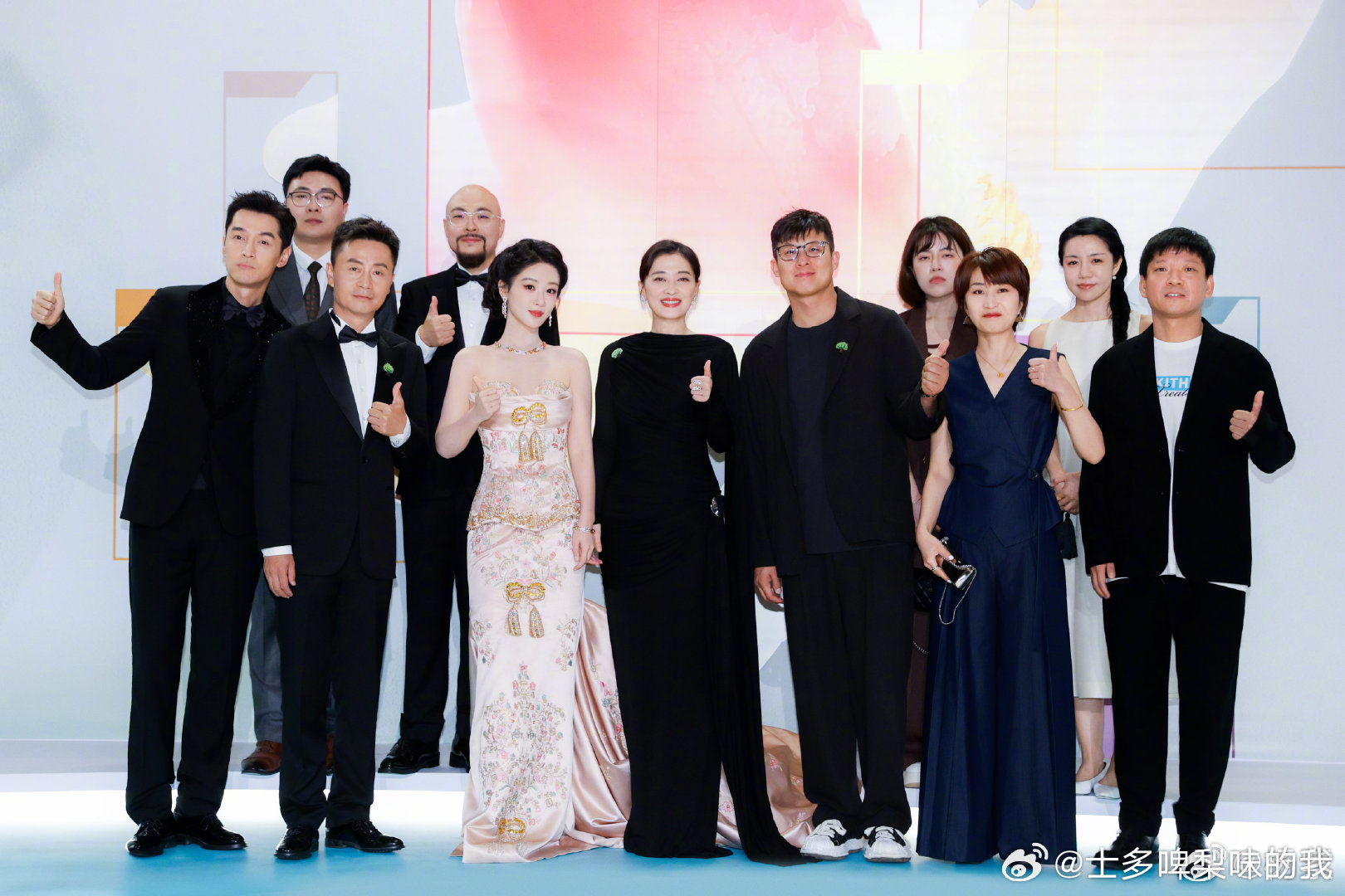 杨紫回应获白玉兰奖杨紫谢谢白菊恭喜 