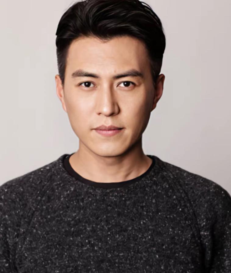 靳东是永远不会离婚的，不是因为他和老婆财产纠葛太多，而是因为他的老婆，有一个特别